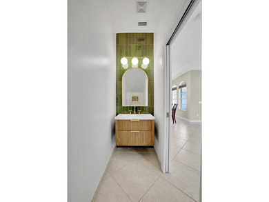 This beautifully maintained 4-bedroom, 2.5-bathroom home - photo 6