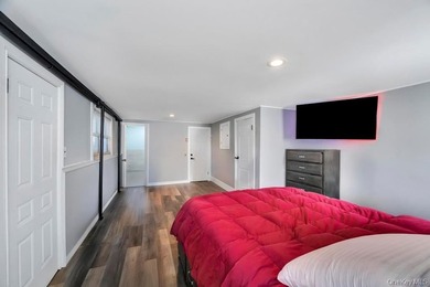 Welcome to this stunning expanded split level residence nestled - photo 20