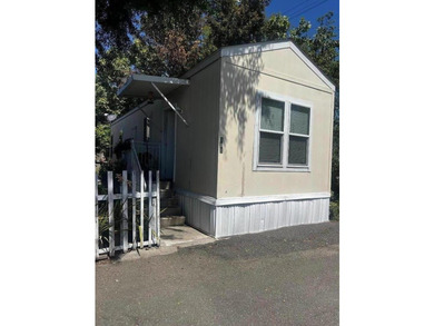 ALL OFFERS CONSIDERED - Motivated sellers! Charming 1-bedroom - photo 1