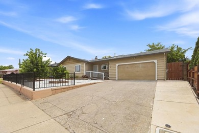 Welcome to this beautifully well maintained 4-bedroom - photo 1