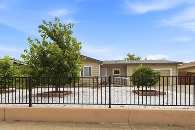 Welcome to this beautifully well maintained 4-bedroom - photo 2