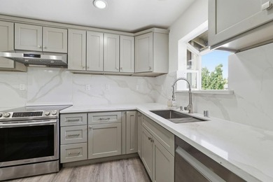Welcome to this beautifully well maintained 4-bedroom - photo 9