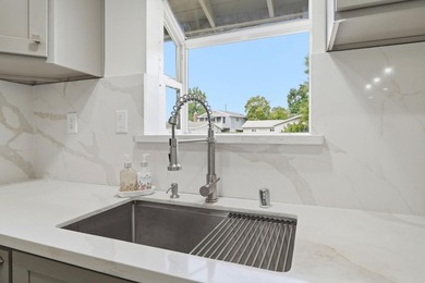 Welcome to this beautifully well maintained 4-bedroom - photo 10