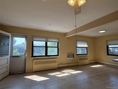 Welcome to this bright and spacious corner 2 bedroom, 2 bath - photo 11