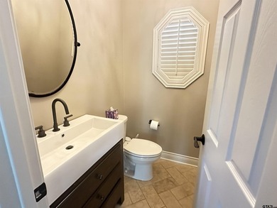 Stunning Luxury 4-Bedroom, 4.5-Bathroom Home with Guest Quarters - photo 12