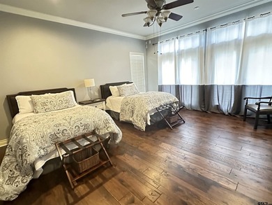 Stunning Luxury 4-Bedroom, 4.5-Bathroom Home with Guest Quarters - photo 13
