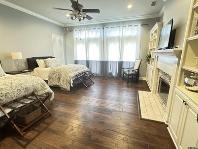 Stunning Luxury 4-Bedroom, 4.5-Bathroom Home with Guest Quarters - photo 14