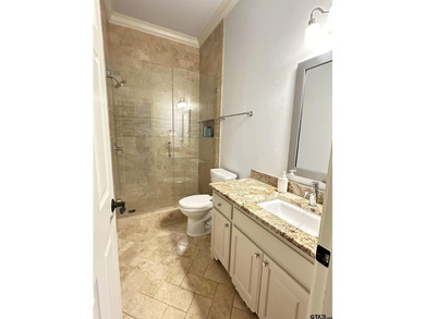 Stunning Luxury 4-Bedroom, 4.5-Bathroom Home with Guest Quarters - photo 15