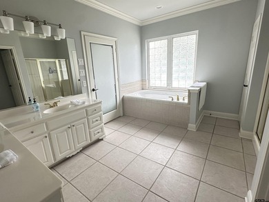 Stunning Luxury 4-Bedroom, 4.5-Bathroom Home with Guest Quarters - photo 20