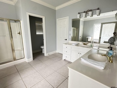 Stunning Luxury 4-Bedroom, 4.5-Bathroom Home with Guest Quarters - photo 21