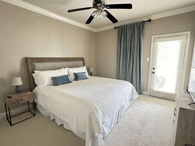 Stunning Luxury 4-Bedroom, 4.5-Bathroom Home with Guest Quarters - photo 23