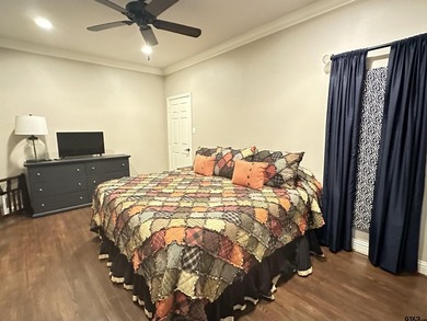 Stunning Luxury 4-Bedroom, 4.5-Bathroom Home with Guest Quarters - photo 24