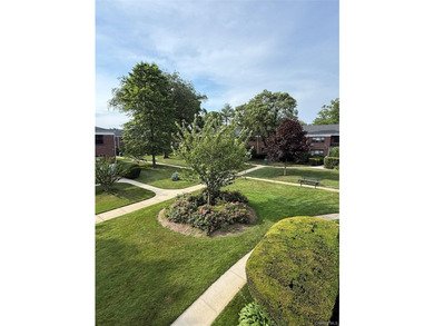 Welcome to this bright and spacious corner 2 bedroom, 2 bath - photo 28