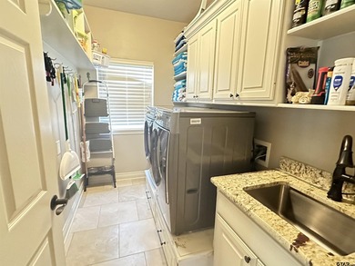 Stunning Luxury 4-Bedroom, 4.5-Bathroom Home with Guest Quarters - photo 29