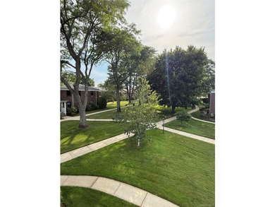 Welcome to this bright and spacious corner 2 bedroom, 2 bath - photo 29