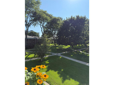 Welcome to this bright and spacious corner 2 bedroom, 2 bath - photo 32