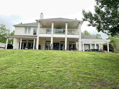 Stunning Luxury 4-Bedroom, 4.5-Bathroom Home with Guest Quarters - photo 37