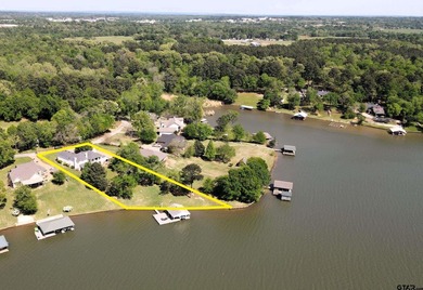 Stunning Luxury 4-Bedroom, 4.5-Bathroom Home with Guest Quarters - photo 40