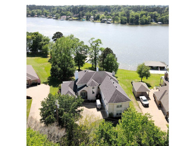 Stunning Luxury 4-Bedroom, 4.5-Bathroom Home with Guest Quarters - photo 43