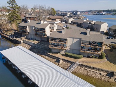 Life on Lake Hamilton doesn't get much easier than this - photo 44