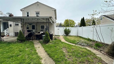 Welcome to this charming Massapequa home offering comfort - photo 19