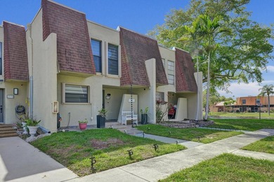 Beautifully updated 3-bedroom, 2.5-bath townhouse in a highly - photo 31