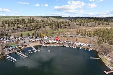 Waterfront Living on Williams Lake! Enjoy year-round lakeside - photo 34