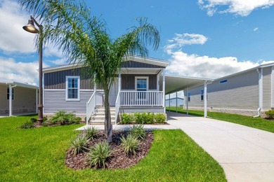 Welcome to this beautifully designed Champion Lake Manor model - photo 2