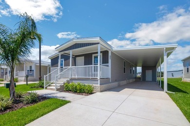 Welcome to this beautifully designed Champion Lake Manor model - photo 3
