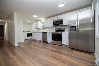 Completely updated and truly move-in ready, this charming ranch - photo 6