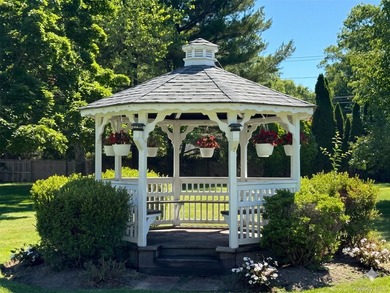 Welcome to The Knolls of Stony Brook, a vibrant 55+ active adult - photo 15