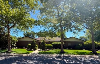 Welcome to The Knolls of Stony Brook, a vibrant 55+ active adult - photo 18