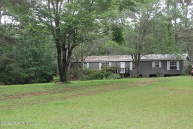 Spacious country living with room to grow! This well-maintained - photo 2