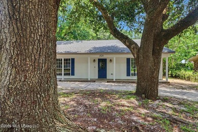 Welcome home to this beautifully updated 3-bedroom, 2-bath home - photo 20