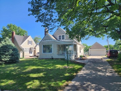 Lake Home For Sale in Grand Island, Nebraska