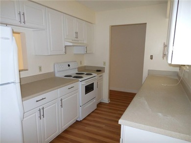 AFFORDABLE, COMFORT AND CONVENIENT 3 bedroom (2 story) end unit - photo 7