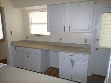 AFFORDABLE, COMFORT AND CONVENIENT 3 bedroom (2 story) end unit - photo 8