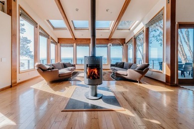 This luxurious oceanfront retreat located a few doors north of - photo 1