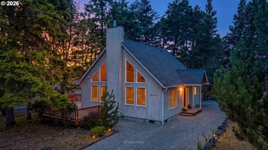 Sweet, bright and light beach cabin with wall of windows facing - photo 1