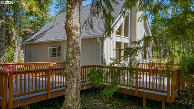 Sweet, bright and light beach cabin with wall of windows facing - photo 2