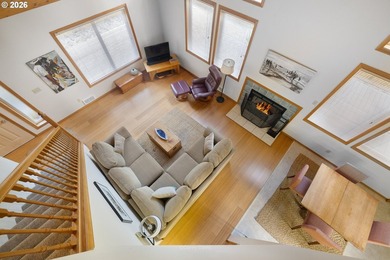 Sweet, bright and light beach cabin with wall of windows facing - photo 7
