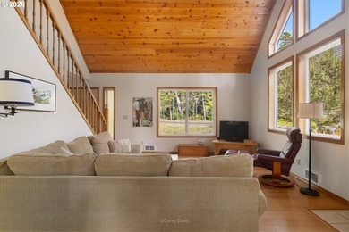 Sweet, bright and light beach cabin with wall of windows facing - photo 8