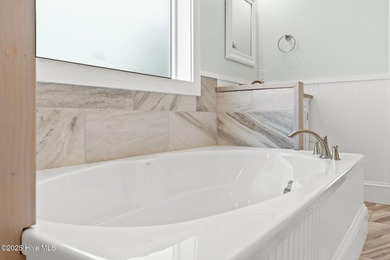 **Paradise Awaits!** Discover breathtaking ocean and