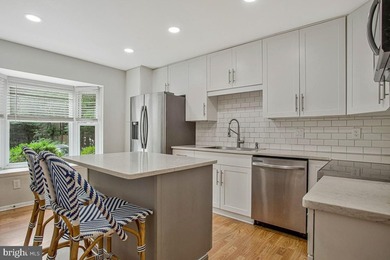 Welcome home to this stylish contemporary townhome offering 3 - photo 3