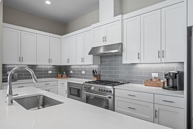3 Bedroom | 2 Bathroom | Fully Turnkey & Furnished | East-Facing - photo 7