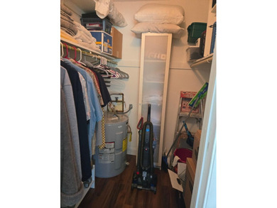 Wonderful Complex. Very well kept. Clean and a pleasure to show - photo 12