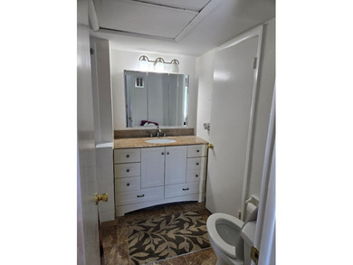 Wonderful Complex. Very well kept. Clean and a pleasure to show - photo 14