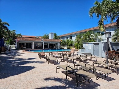 Wonderful Complex. Very well kept. Clean and a pleasure to show - photo 16