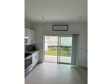 Beautiful corner-townhouse located in the highly desirable Skye - photo 8