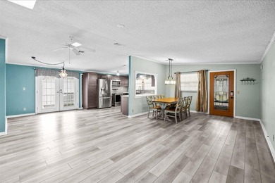 Welcome to this charming 2-bedroom, 2-bathroom + den, 1 CG in - photo 7